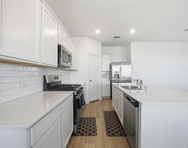 216 Post Oak Street - Photo Thumbnail 26