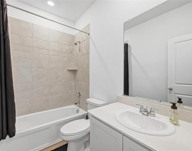 216 Post Oak Street - Photo Thumbnail 10