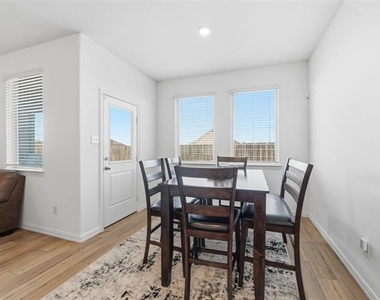 216 Post Oak Street - Photo Thumbnail 24