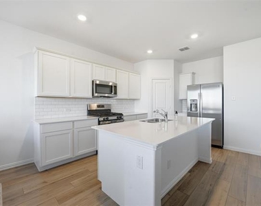 216 Post Oak Street - Photo Thumbnail 28