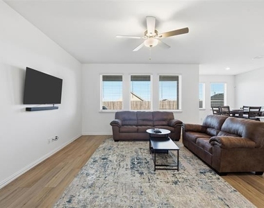 216 Post Oak Street - Photo Thumbnail 31