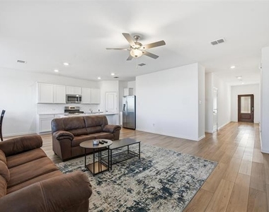 216 Post Oak Street - Photo Thumbnail 1