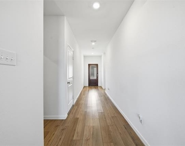 216 Post Oak Street - Photo Thumbnail 2