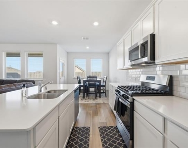 216 Post Oak Street - Photo Thumbnail 30