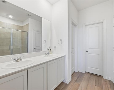 216 Post Oak Street - Photo Thumbnail 18