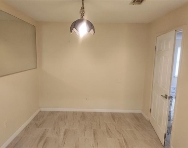 2039 W Walnut Street - Photo Thumbnail 13