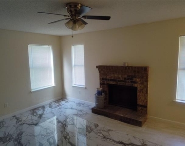 2039 W Walnut Street - Photo Thumbnail 11