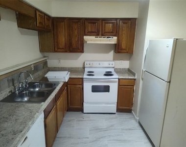 2039 W Walnut Street - Photo Thumbnail 12