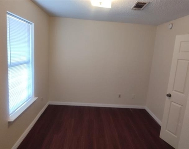 2039 W Walnut Street - Photo Thumbnail 8