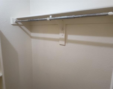 2039 W Walnut Street - Photo Thumbnail 6