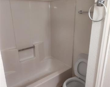2039 W Walnut Street - Photo Thumbnail 2