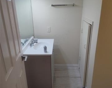 2039 W Walnut Street - Photo Thumbnail 16