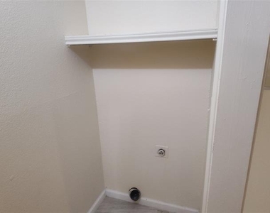 2039 W Walnut Street - Photo Thumbnail 14