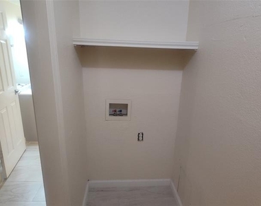 2039 W Walnut Street - Photo Thumbnail 17