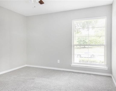 2808 Golfing Green Drive - Photo Thumbnail 19