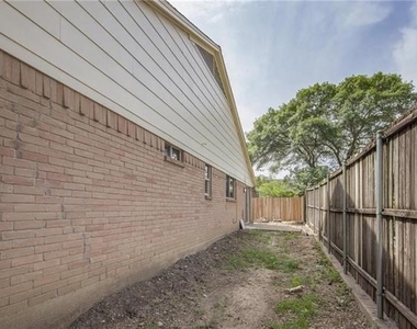 2808 Golfing Green Drive - Photo Thumbnail 22