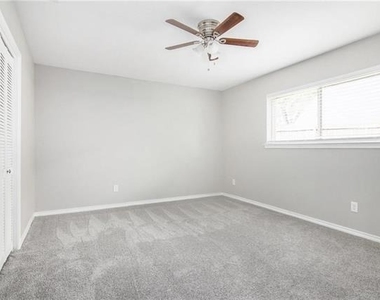 2808 Golfing Green Drive - Photo Thumbnail 15