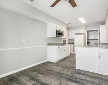 2808 Golfing Green Drive - Photo Thumbnail 9