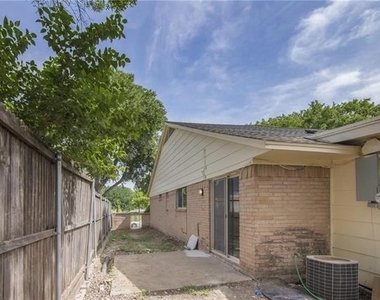 2808 Golfing Green Drive - Photo Thumbnail 21