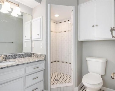 2808 Golfing Green Drive - Photo Thumbnail 17