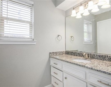 2808 Golfing Green Drive - Photo Thumbnail 18