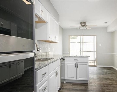2808 Golfing Green Drive - Photo Thumbnail 12