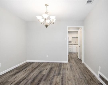 2808 Golfing Green Drive - Photo Thumbnail 4