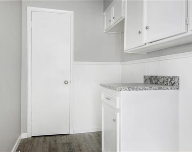 2808 Golfing Green Drive - Photo Thumbnail 14