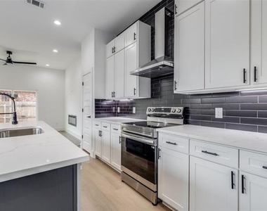 6602 Bexar Street - Photo Thumbnail 5
