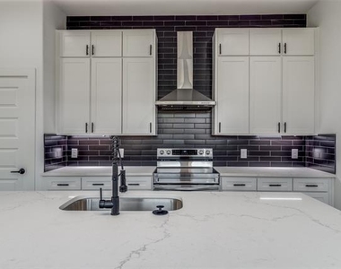 6602 Bexar Street - Photo Thumbnail 4