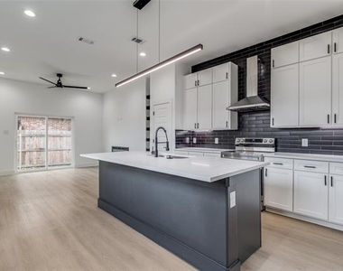6602 Bexar Street - Photo Thumbnail 2