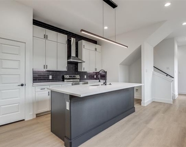 6602 Bexar Street - Photo Thumbnail 3