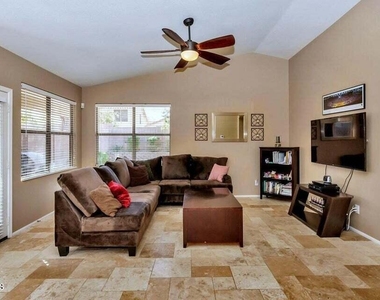 20729 N 37th Way - Photo Thumbnail 10