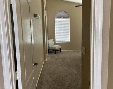 20729 N 37th Way - Photo Thumbnail 13