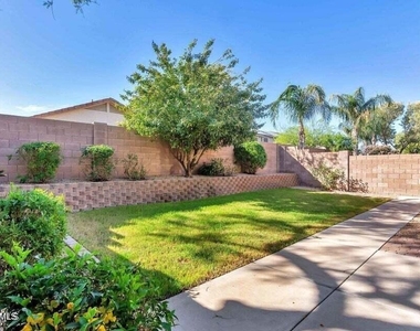 20729 N 37th Way - Photo Thumbnail 26