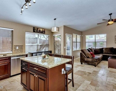 20729 N 37th Way - Photo Thumbnail 4
