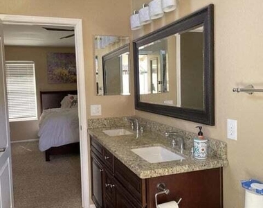 20729 N 37th Way - Photo Thumbnail 15