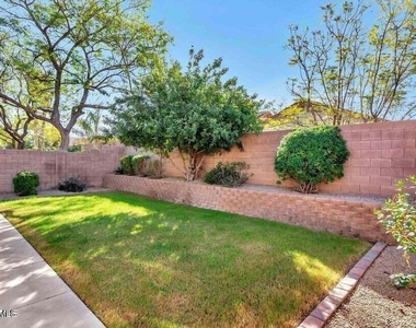 20729 N 37th Way - Photo Thumbnail 25