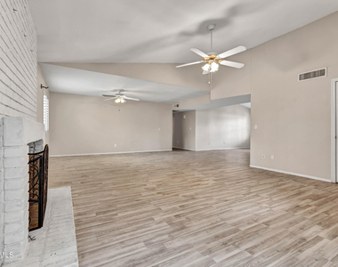 16250 N 64th Place - Photo Thumbnail 8