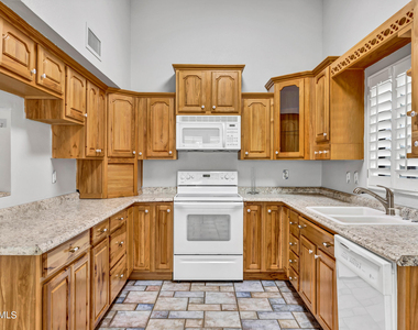 16250 N 64th Place - Photo Thumbnail 9