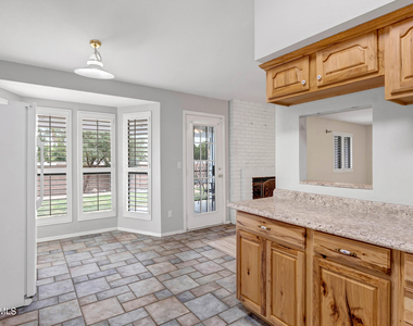 16250 N 64th Place - Photo Thumbnail 11