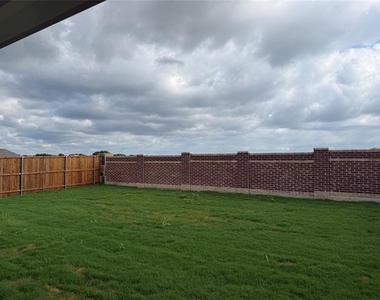 608 Arabian Lane - Photo Thumbnail 12