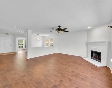 13221 Elmhurst Drive - Photo Thumbnail 12