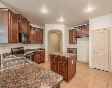 8924 Manana Street - Photo Thumbnail 2