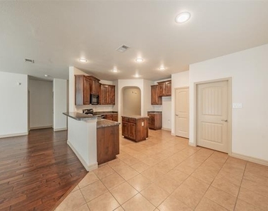 8924 Manana Street - Photo Thumbnail 12