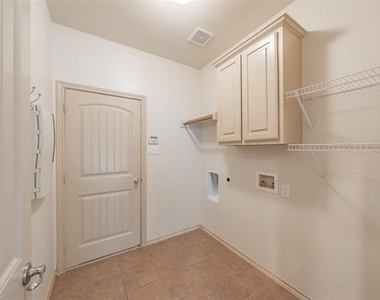 8924 Manana Street - Photo Thumbnail 6