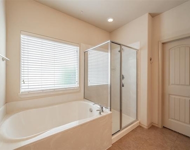 8924 Manana Street - Photo Thumbnail 18