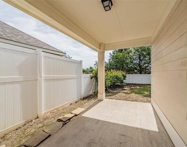 8924 Manana Street - Photo Thumbnail 8