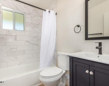 6043 W Laurie Lane - Photo Thumbnail 6
