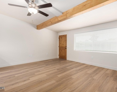 6043 W Laurie Lane - Photo Thumbnail 5